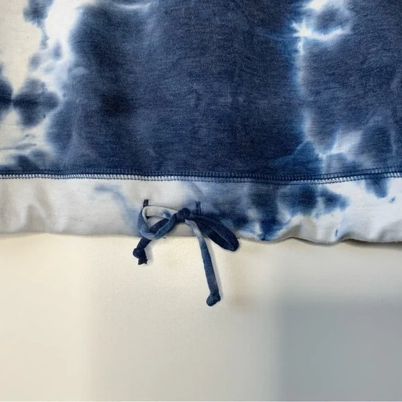 Oli I VIV Tie-Dye Crew Neck Sweat Shirt. Blue and White. Size Large. - Picture 6 of 6
